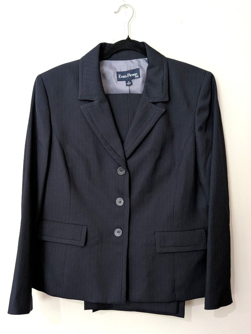 Evan-Picone Women’s Dark Navy Pinstripe Pant Suit – Size 14